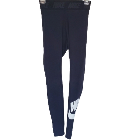 Nike Sportswear Essential Women's High-Waisted Logo Leggings - Picture 3 of 12